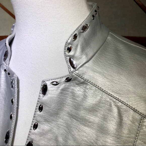 Silver Jacket - Picture 3 of 4